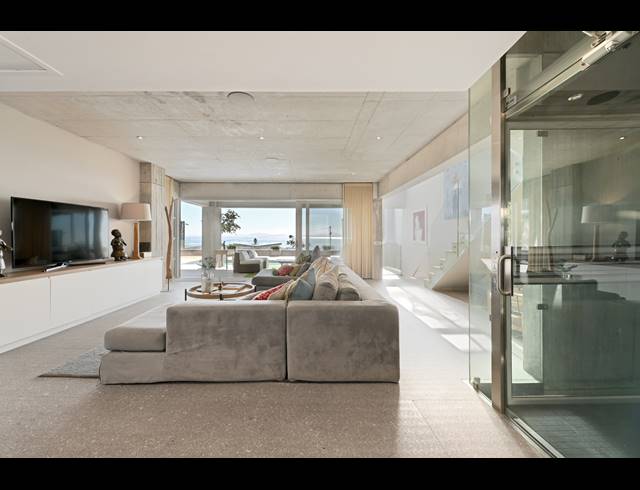 4 BEDROOM FREEHOLD TO LET IN GREEN POINT